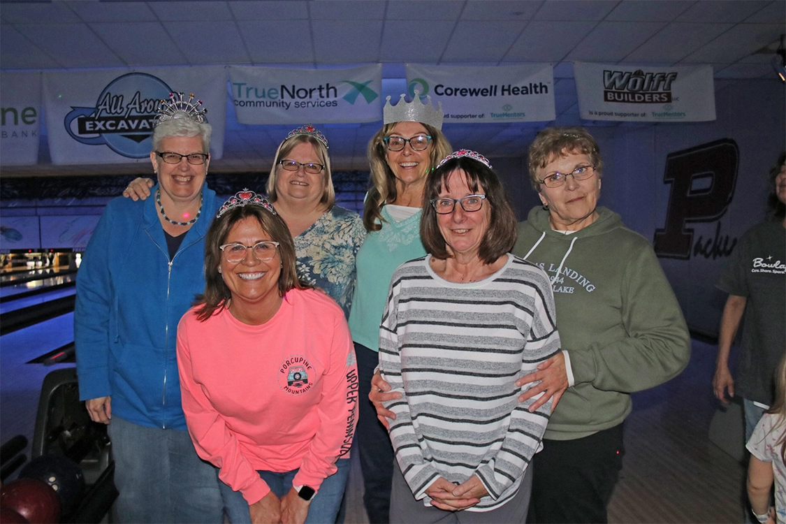 6 people at the Bowlapalooza Fundraiser